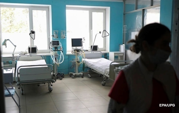 Українські медики стали вдвічі менше хворіти на COVID