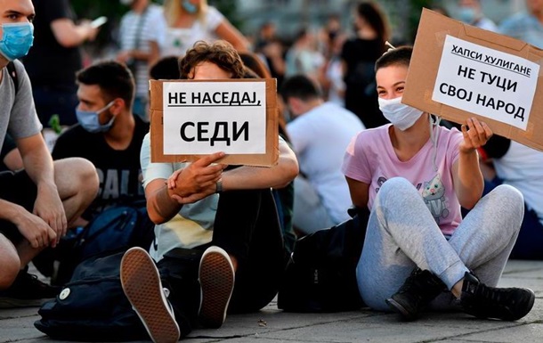 У Белграді відбувся мирний протест проти Вучича 