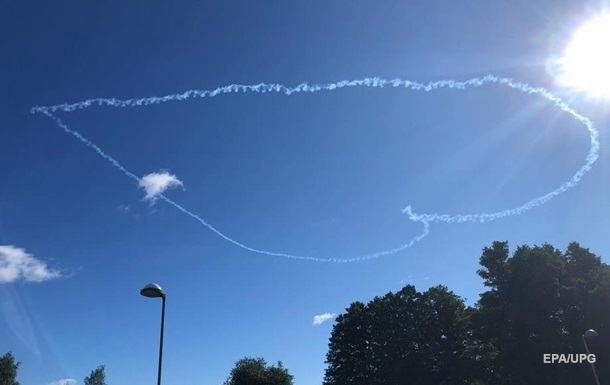 У небі Стокгольма літаки намалювали серця