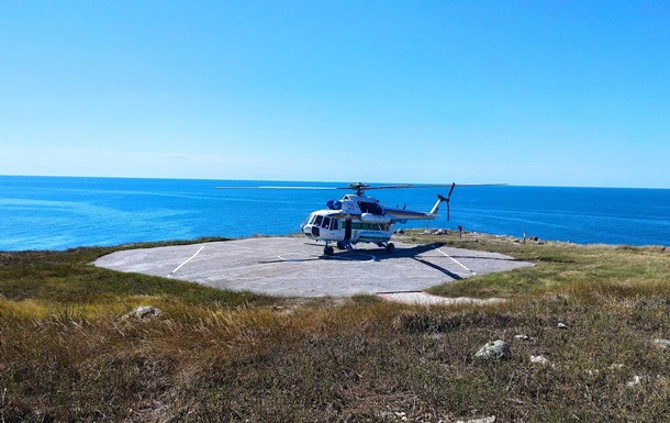 На остров Змеиный впервые за 12 лет сел пограничный вертолет