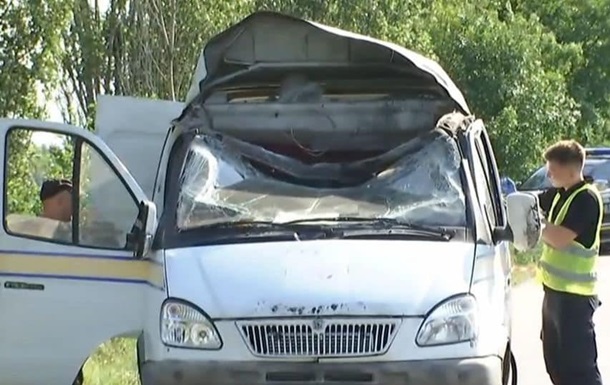 Підрив авто Укрпошти: затримано трьох підозрюваних