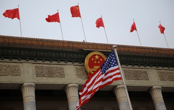 Китай відповів США на санкції проти чиновників