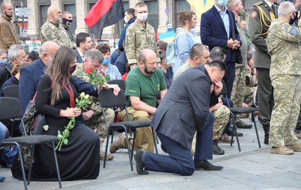 На Майдані попрощалися з Героєм України Матвіївим