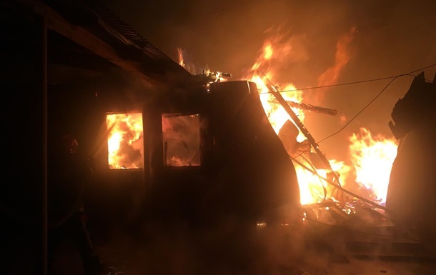 На двох базах відпочинку в Затоці сталася пожежа