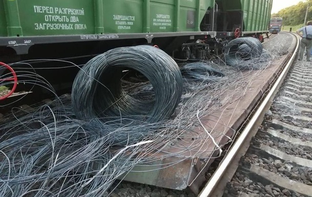 Из-за аварии грузового поезда 12 пассажирских поездов опоздают - СМИ