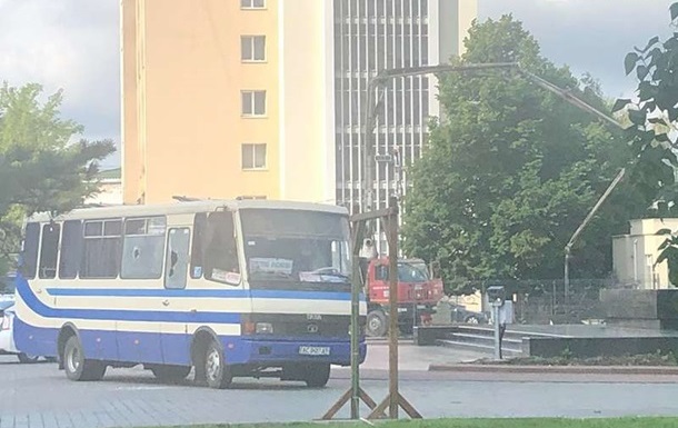 В заложниках в Луцке около 20 человек