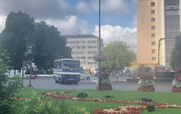 Луцкий террорист выбросил из автобуса гранату 