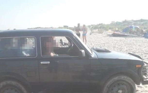 Пьяные девушки жестоко избили спасателя на пляже за отказ покатать их на лодке