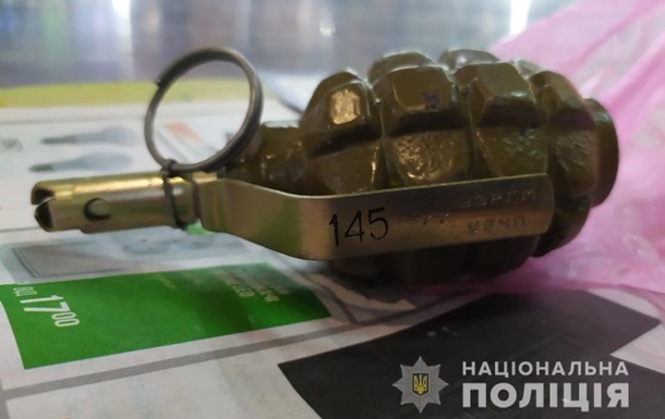 На Запорожье пьяный мужчина с гранатой угрожал перекрыть проезд