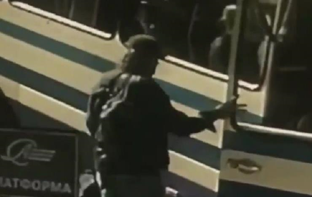 Опубліковано відео, як луцький терорист входив в автобус