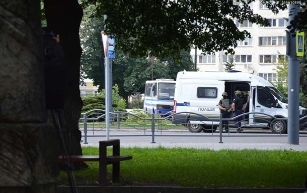 Захват автобуса в Луцке: жителей окрестных домов эвакуировали