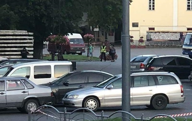 В Луцке три заложника вышли из автобуса