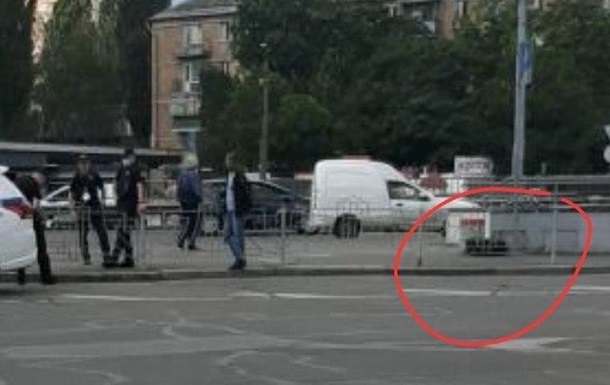 У Києві виявлено другу за день  підозрілу  валізу