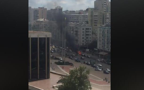У Києві вибухнув і згорів автомобіль