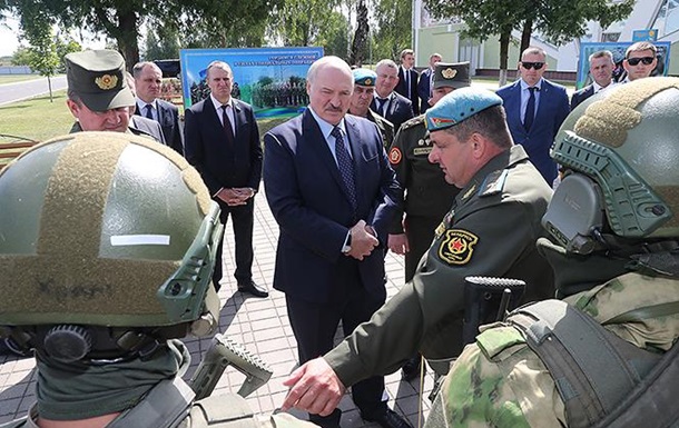 Лукашенко заявив про можливе застосування армії в Білорусі