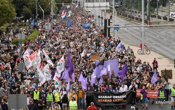 В Угорщині протестують проти тиску Орбана на ЗМІ