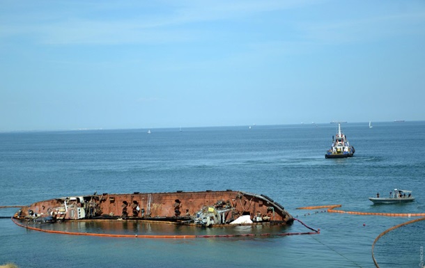 В Одесі провалилася спроба підняти танкер Delfi