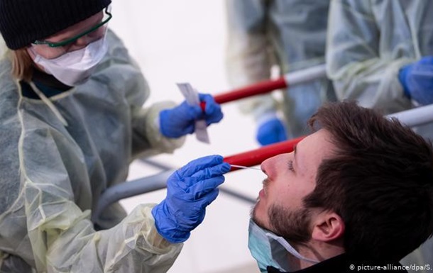 У ФРН усім приїжджим з небезпечних країн робитимуть тести на коронавірус