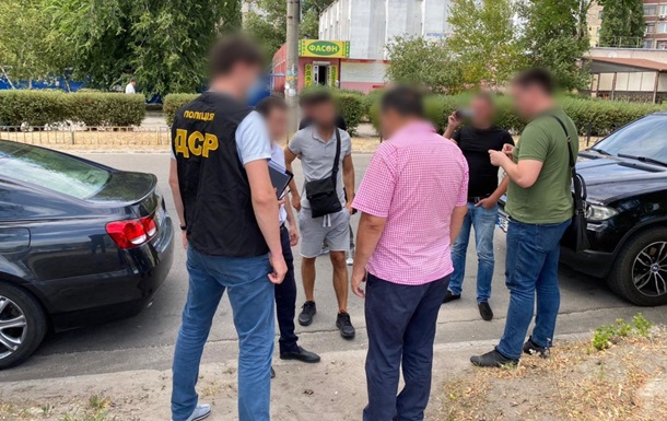 У Дніпропетровській області чиновника спіймали в момент отримання хабаря