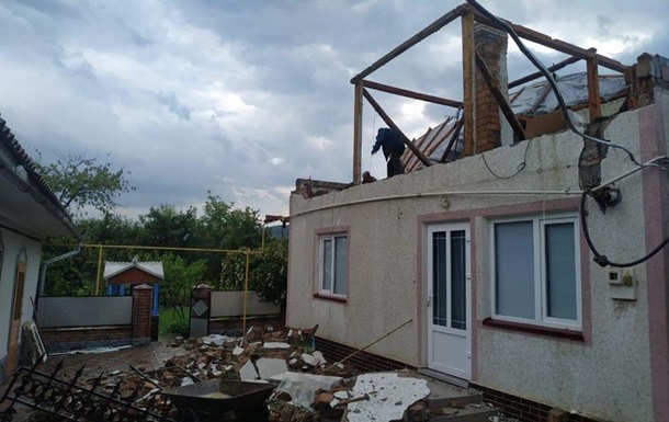 Негода на Буковині: ураган знеструмив населені пункти