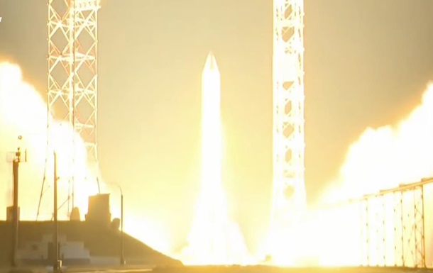 Росія запустила ракету Протон-М з двома супутниками