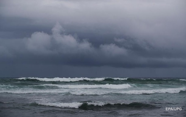 На Багамах шторм Исаиас перерос в ураган