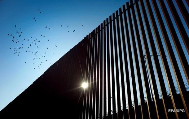 Верховний суд в США дозволив добудувати стіну на кордоні з Мексикою