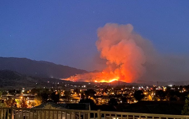 Каліфорнія у вогні: в США виникла велика пожежа
