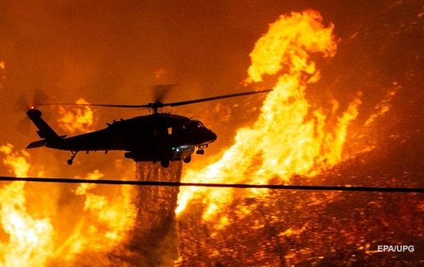 В Калифорнии пылает крупный природный пожар