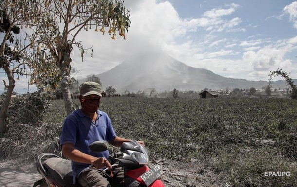 В Индонезии активизировался вулкан Синабунг