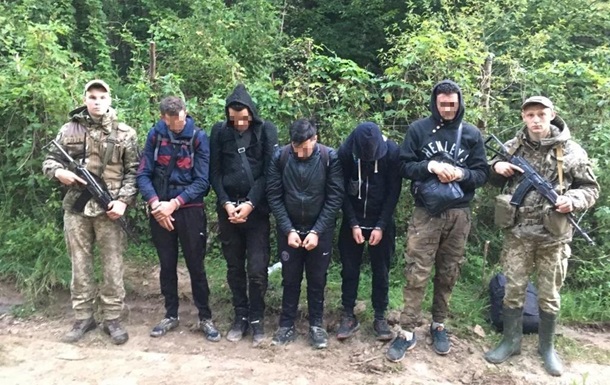 На Буковине пятеро алжирцев пытались нелегально попасть в Румынию