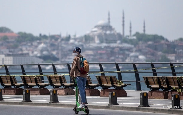 В Турции усиливают карантинные ограничения