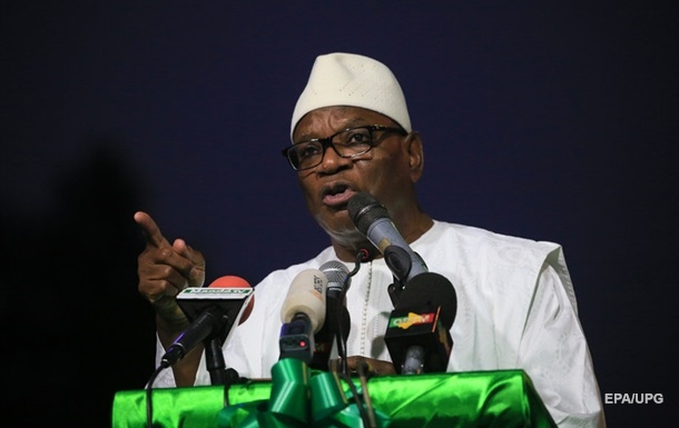 Президент Мали решил уйти в отставку