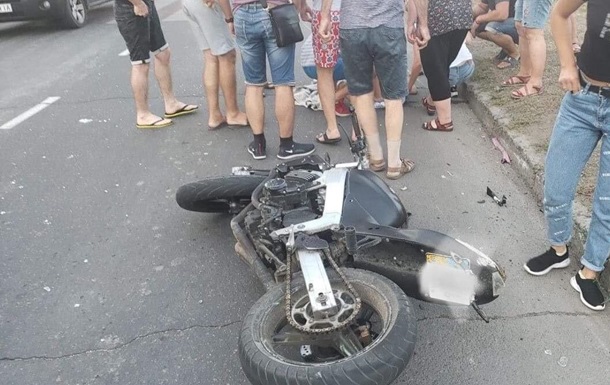 В Одессе мотоциклист сбил женщину с детьми