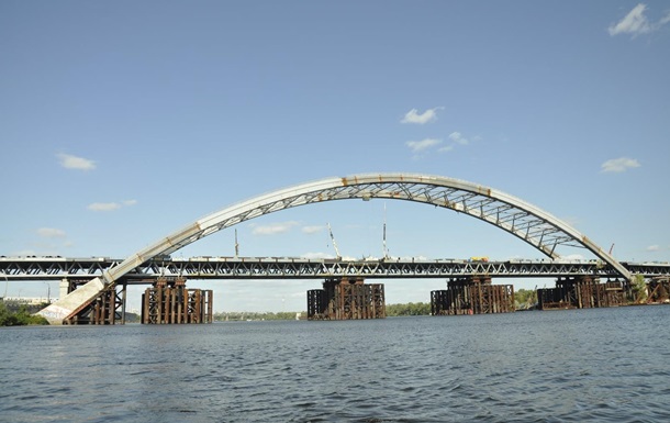 АМКУ відкрив справу за ознаками змови на будівництві мосту у Києві