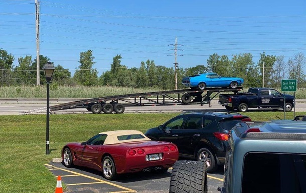 Раритетный Ford Mustang попал в ДТП по пути к новому владельцу: фото