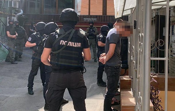 У Києві затримали озброєну групу
