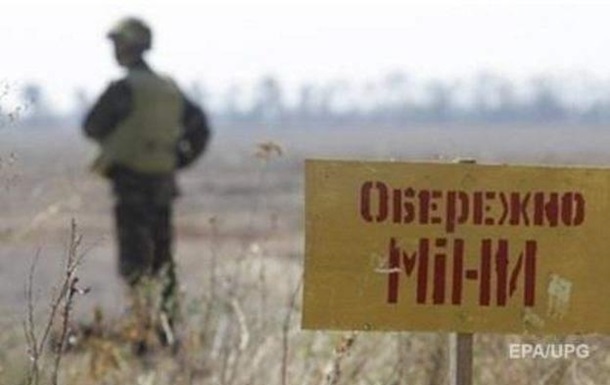 На Донбасі двоє військових підірвалися на міні