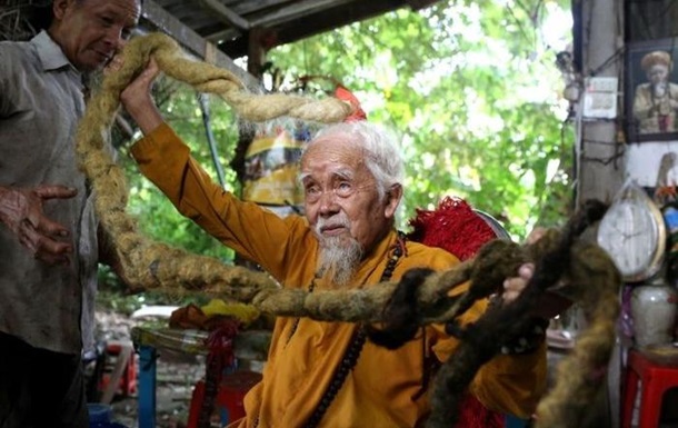 Чоловік за 80 років відростив п ятиметрове волосся