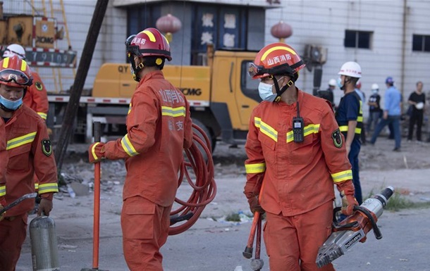 В Китае при обрушении ресторана погибли 17 человек