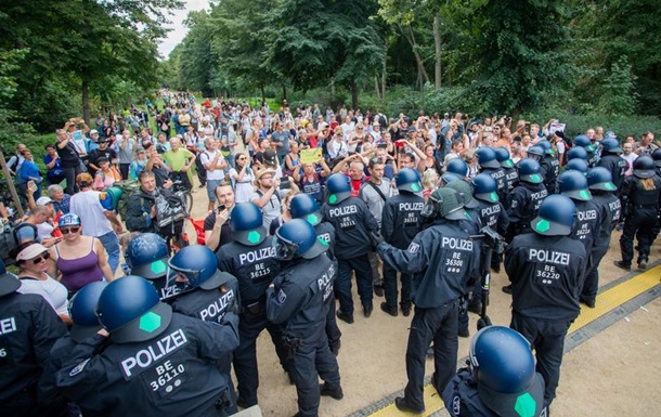 КС Німеччини заборонив табір противників карантину в Берліні 
