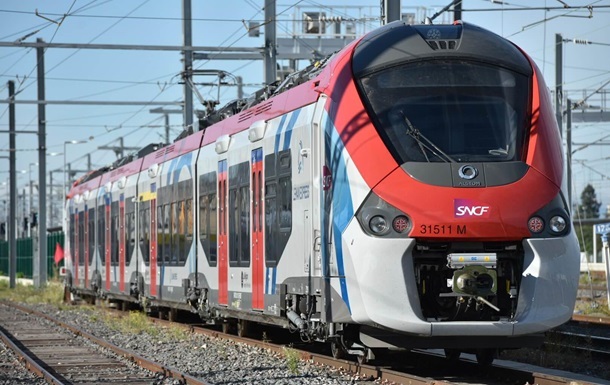 У Франції близько тисячі пасажирів на добу застрягли в поїзді