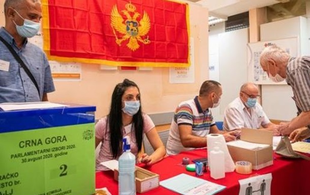 Выборы в Черногории: Джуканович проиграл, но власть отдавать не спешит 