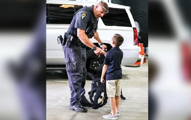 Хлопчик зібрав $315 тисяч на бронежилети поліцейським собакам