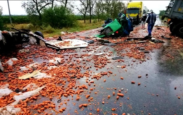 На Николаевщине в лобовом столкновении грузовиков погибли два водителя