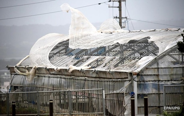 В Японії через тайфун 50 тисяч осіб попередили про евакуацію