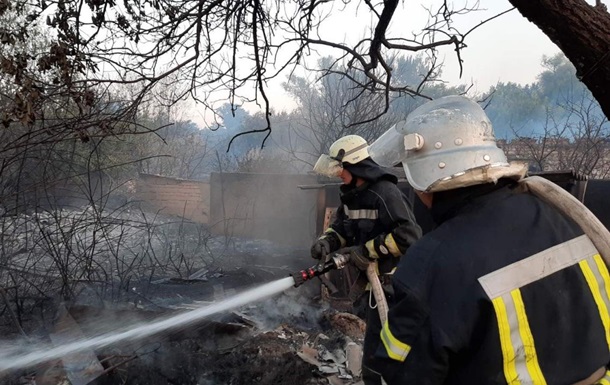На сході України продовжують гасити лісові пожежі