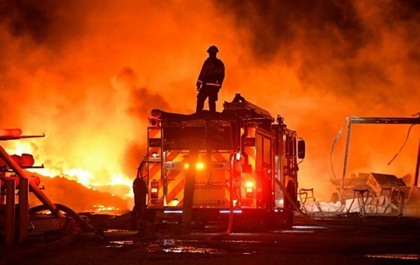 Десятки американців опинилися в кільці лісових пожеж