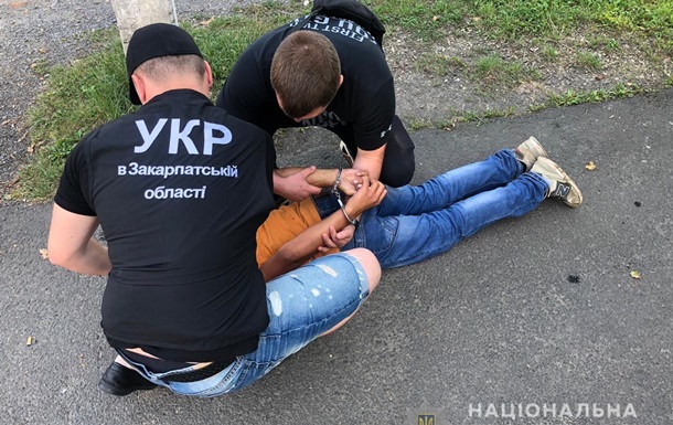 В Ужгороді затримали озброєного грабіжника автозаправки