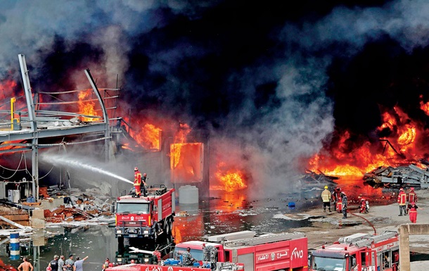 Пожар после взрыва в порту Бейрута: дошло ли сообщение?